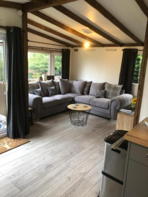 8F Lakeside Lodge Caer Beris Builth Wells - No Tradesman